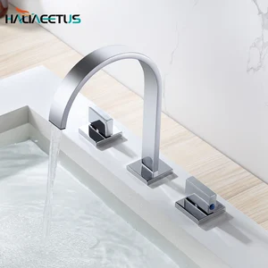 Полированный хромированный кран Torneira Banheiro. Два ручки с тремя отверстиями, установленный на поверхности смеситель для ванной комнаты. Смеситель для раковины в ванной комнате