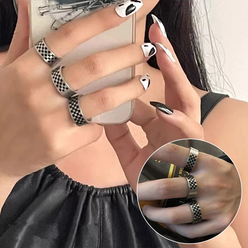 

Fashion Black And White Lattice Ring Couple Retro Hip Hop Ring Unisex Jewelry Birthday Gift