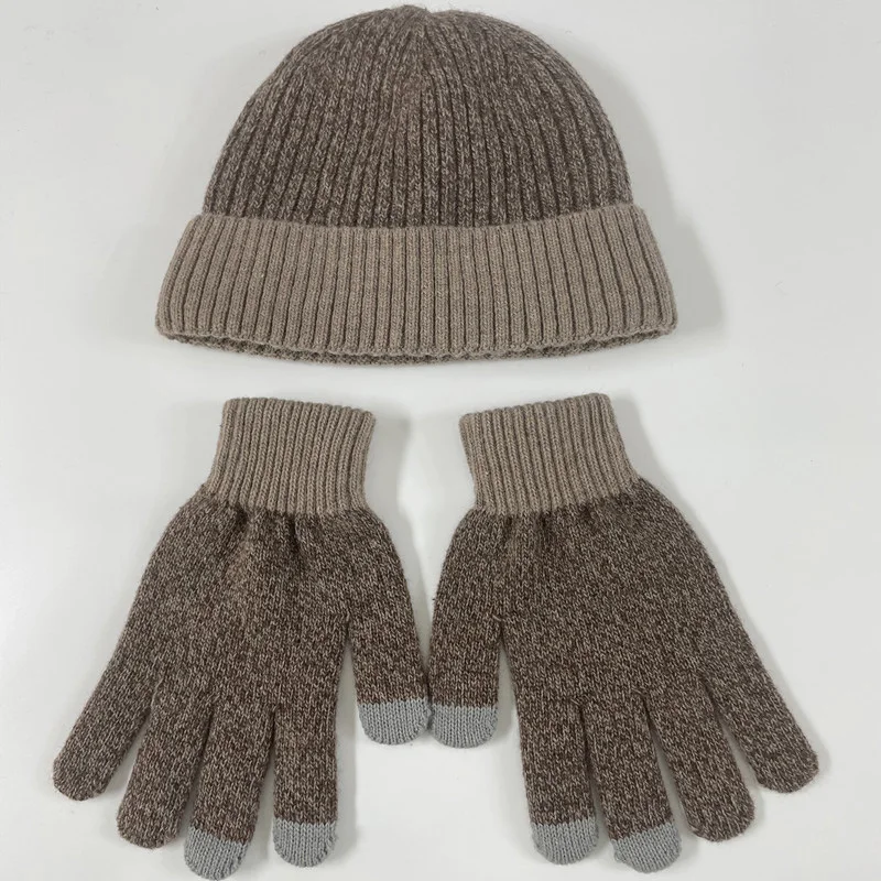 Рисунок 4 - Вязаный комплект из плюшевого шарфа