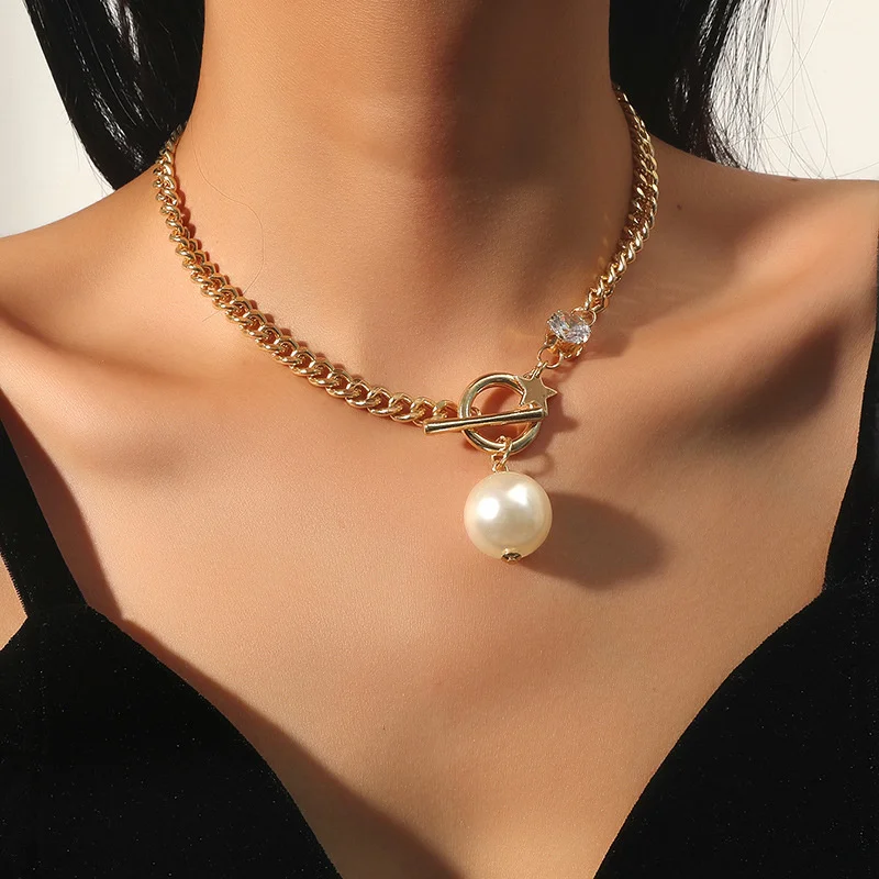 

Fashion Pearl Necklace Women Twisted Clavicle Chain Pearl Pendant Necklaces Retro Niche Short Choker Party Jewelry Accessories