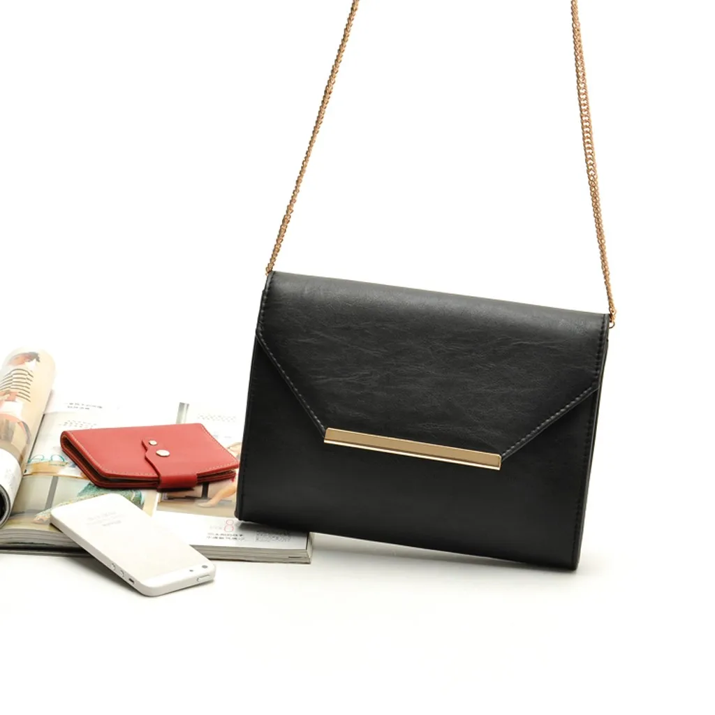 Женская сумка однотонная простая на плечо модная маленькая квадратная цепочке