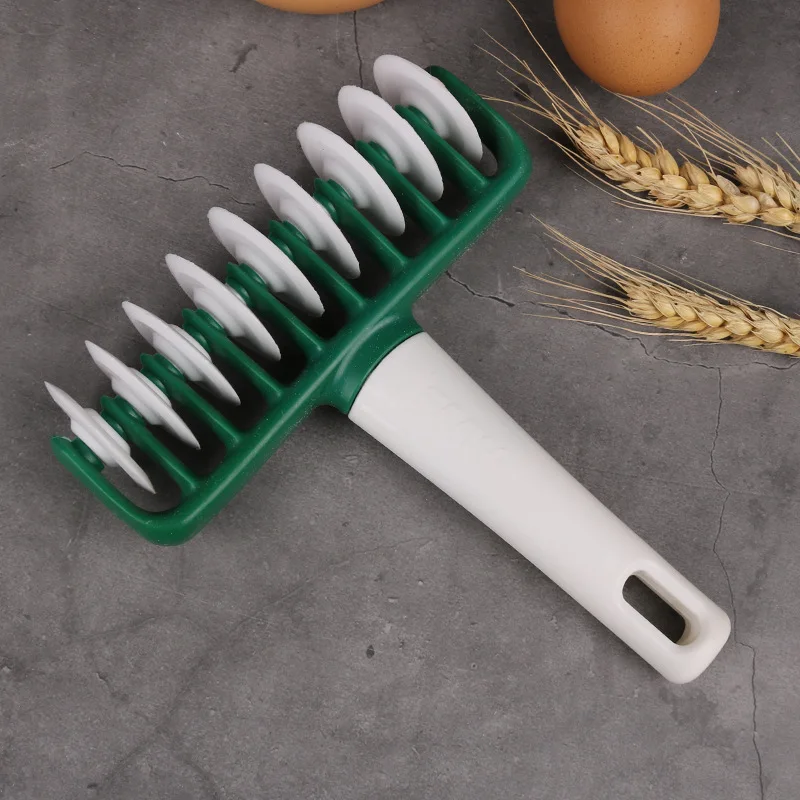 

1Pcs Noodles Cutter Kitchen Tool Multi function Roller Dockers Dough Plastic Noodle Knife Pasta Instant Maker