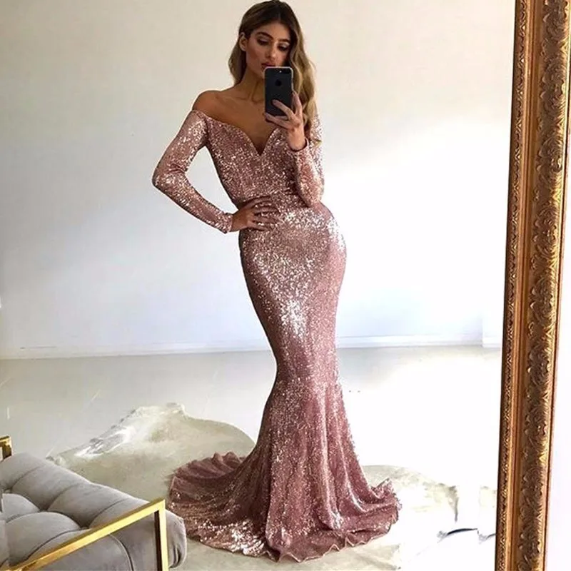 Золотое элегантное платье с глубоким V образным вырезом и открытыми плечами