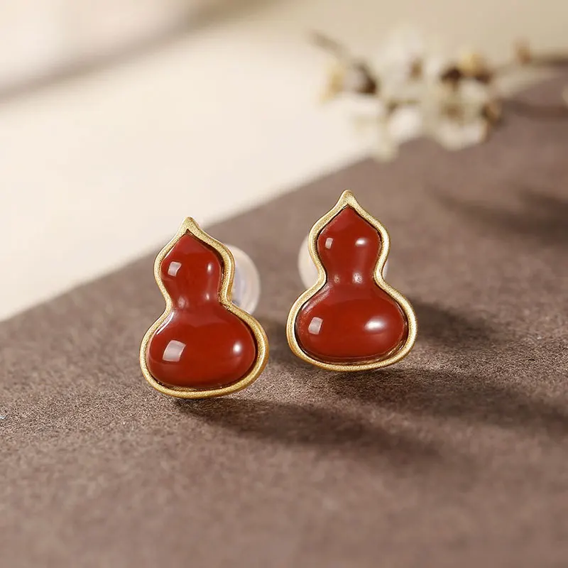 Женские сережки-гвоздики из серебра 925 пробы с инкрустированным агатом и