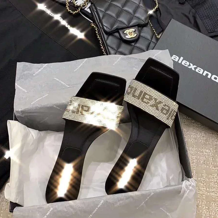 ?? 女性の靴ラインストーンサンダル女性2021夏新小剣ハイヒールファッション猫外部の摩耗サンダルとスリッパ