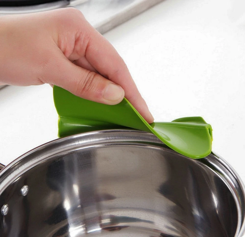 

1PC Anti-spill Funnel Multi-function Silicone Slip On Pour Soup Spout Funnel for Pots Pans Bowls Jars Kitchen Creative Tools