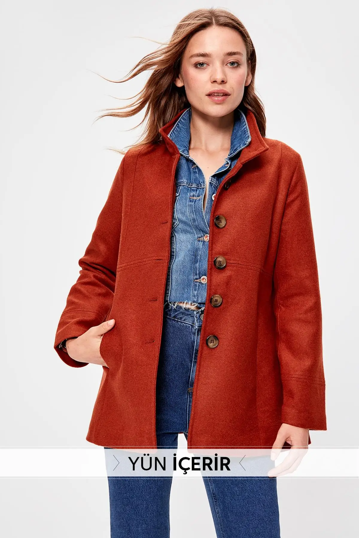 Трендовое шерстяное пальто с воротником в вертикальном положении