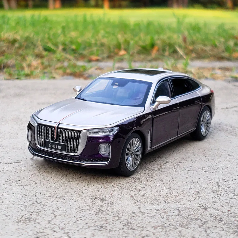 

1/32 Alloy Simulation Car Model Six Doors Can Be Turned on And Light Can Be Bright Toy Car Model Collection Decoration Gift