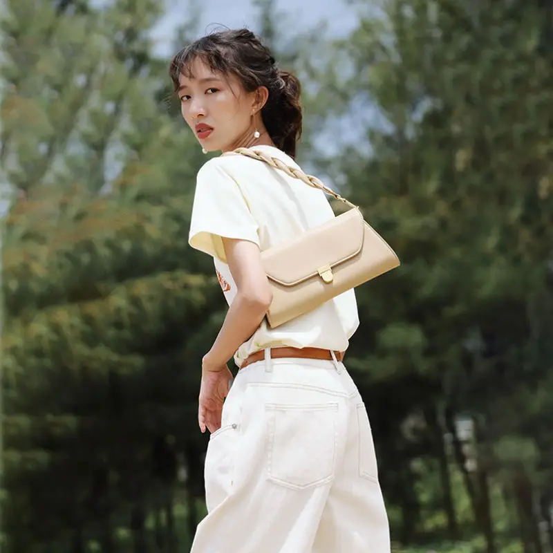 

Female bag 2021 new trendy fashion niche design one-shoulder baguette underarm bag messenger chain small bag