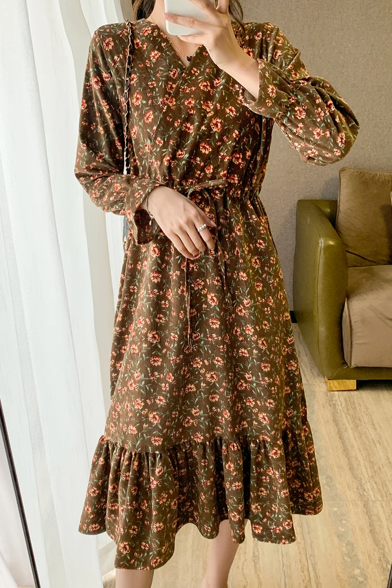 

Autumn Winter Women Corduroy Dresses 2020 Vintage Long Sleeve V-Neck Floral Printed Party Dress Casaul Boho Dress Vestidos Robes