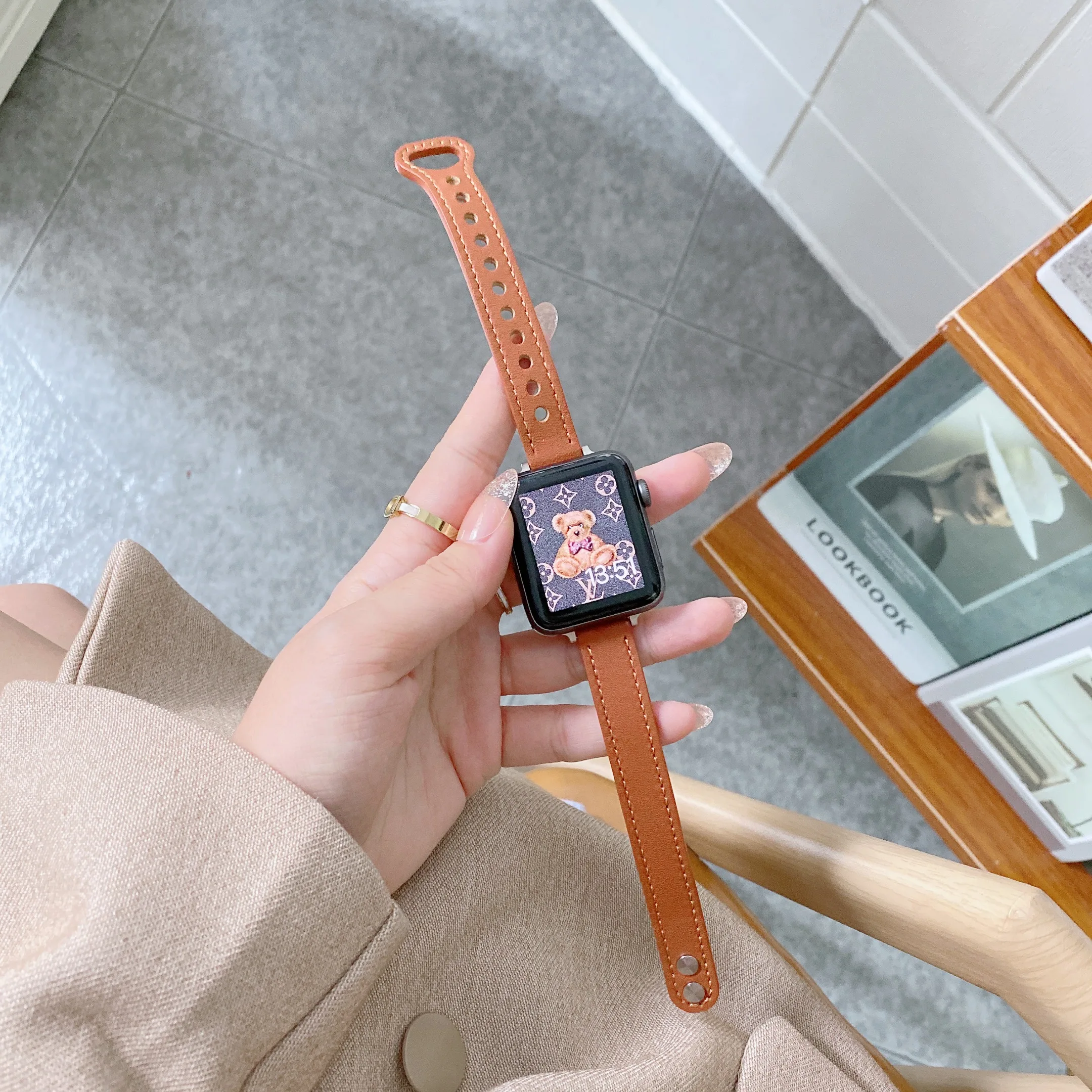 

Genuine Leather Watchband for Iwatch 40mm 44mm Women Stylish Bracelet Wristband for Apple Watch 42mm 38mm SE Series 6 5 4 3 2 1