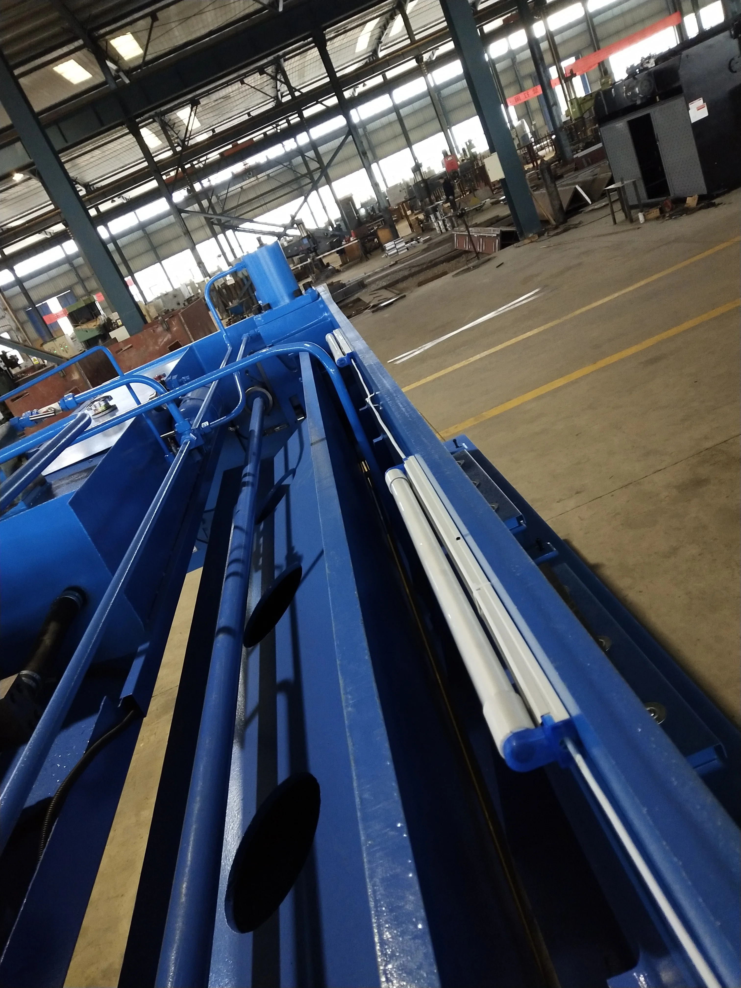 Гидравлическая гильотинная машина для резки листового металла с ЧПУ