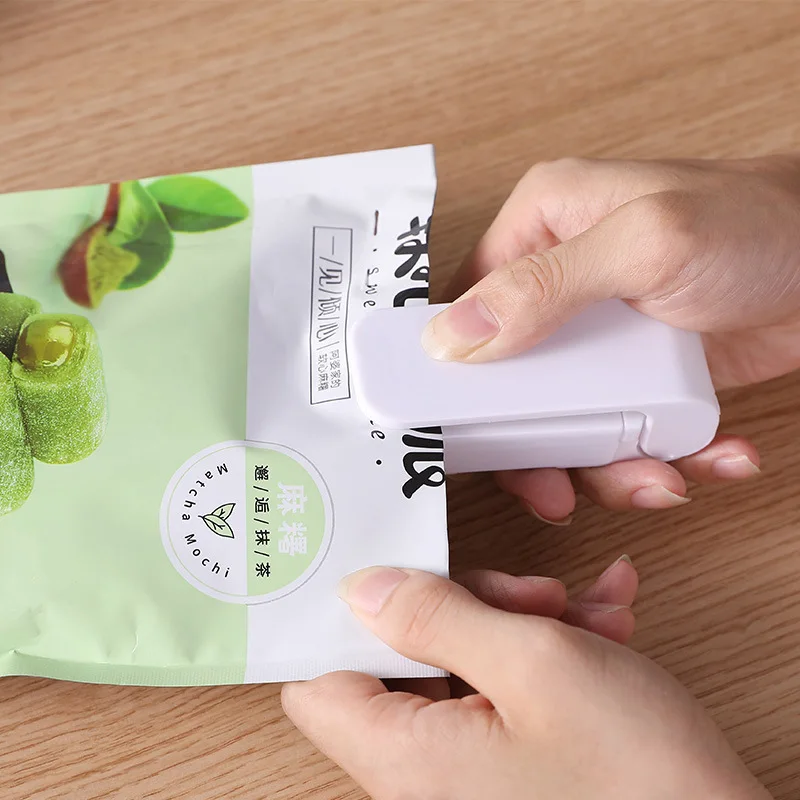 

Portable Heat Sealer Plastic Package Storage Bag Mini Sealing Machine Handy Sticker and Seals for Food Snack Kitchen Accessories