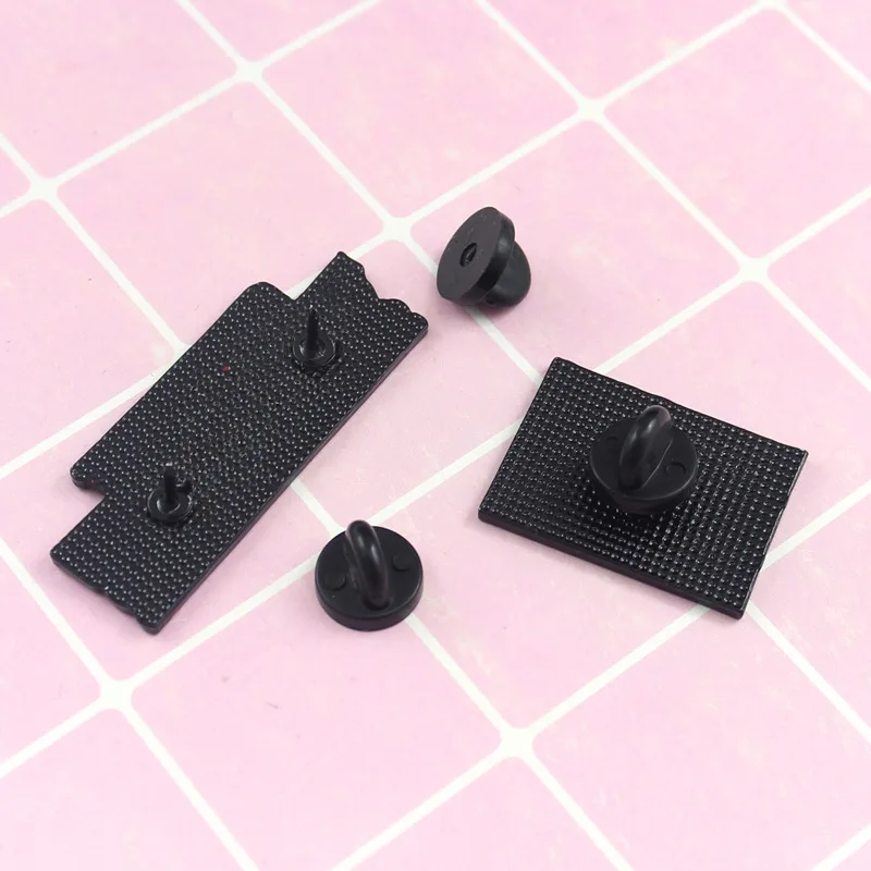 Мультфильм текст странные вещи Броши для женщин креативный черный и белый ТВ