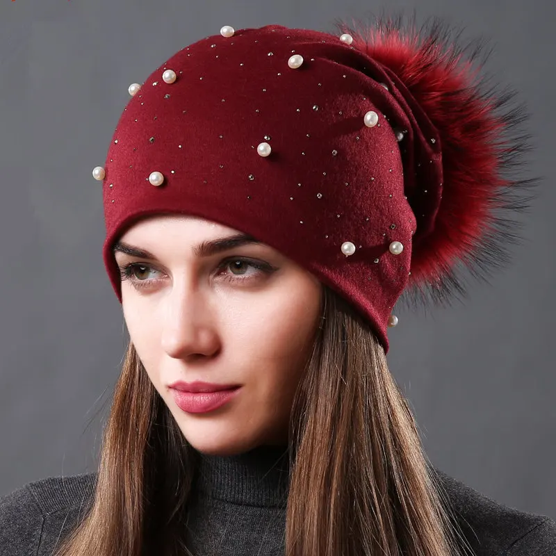 New Women's Pearls Beanies Winter Causal Solid Rhinestone Pearl Slouchy Beanies Hat with Raccoon Fur Pompom Femme Black Cap - Цвет: Wine Red B