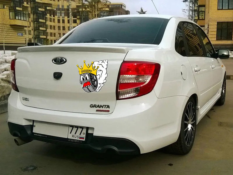 

15cmx15cm Creative drift crown tires Vinyl Car stickers Decals Motorcycle Accessories Car-Window Decorative Goods PVC