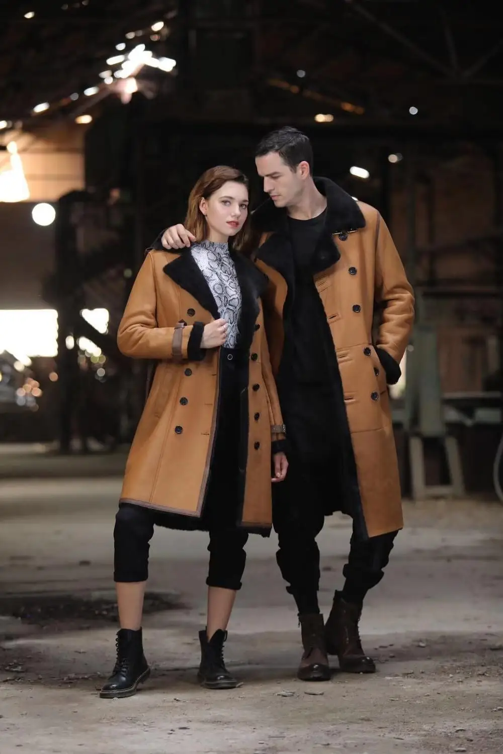 Женское зимнее длинное двубортное пальто из овечьей кожи черного цвета размеры