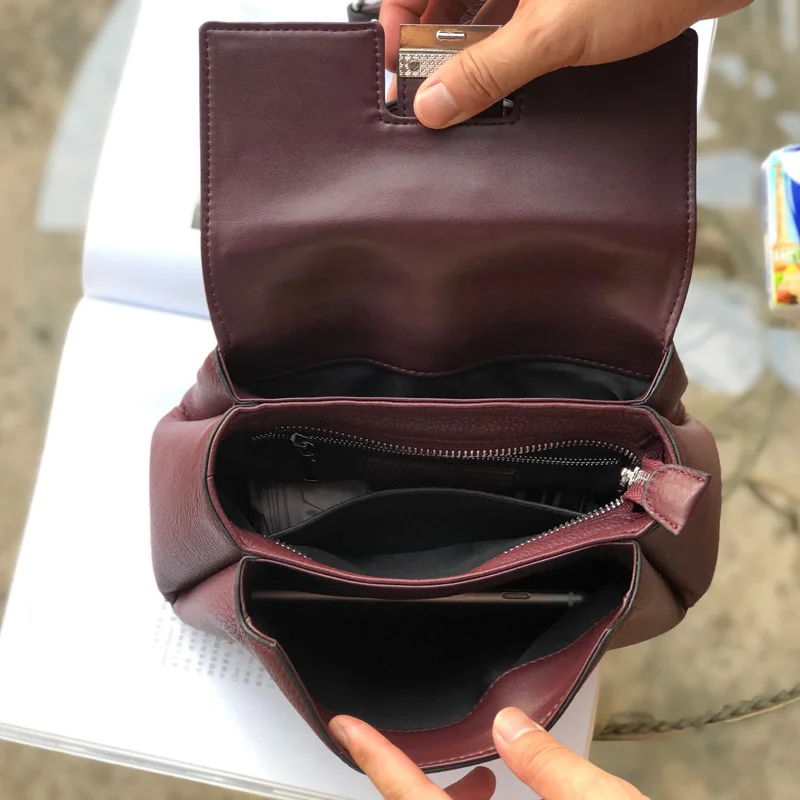 

autumn winters head layer shoulder bag