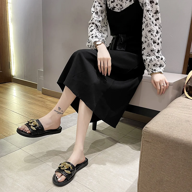 

Shoes Slippers Flat Slipers Women Rivet Slides Fashion 2021 Luxury PU Rubber Metal Decoration Shoes Slippers Casual Slides Rivet