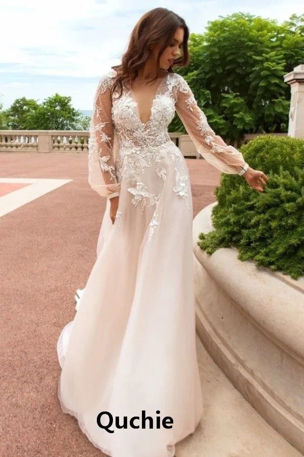 

Платье свадебное с рукавами-фонариками и глубоким v-образным вырезом