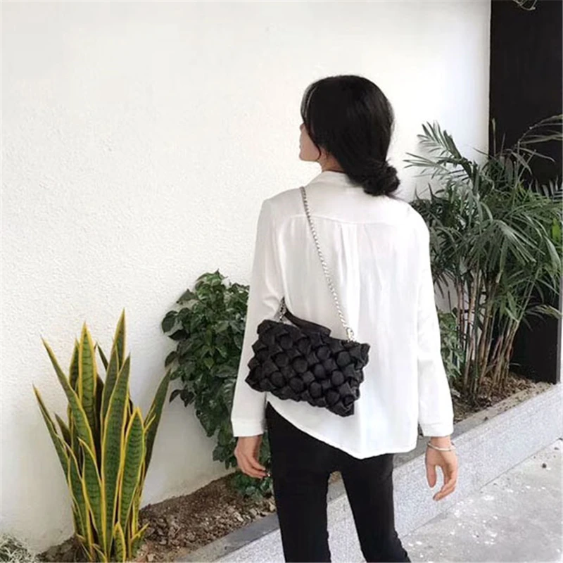 

Women Mini Bags Weave Crossbody Shoulder Bags Retro Wine Red Black Handbags Luxury Small Metal Chain Purse Ladies Evening Bags