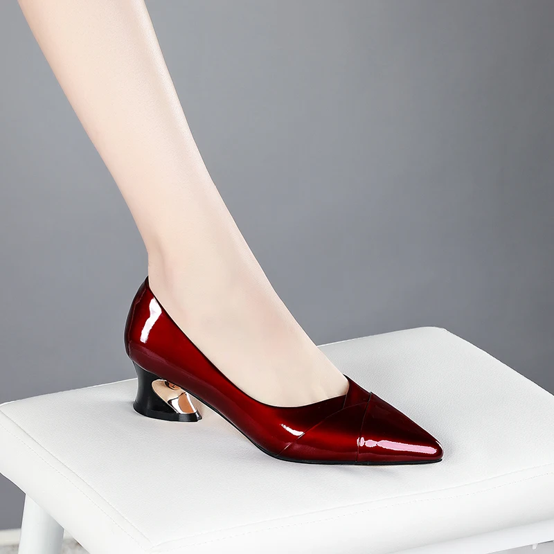 

Брендовая обувь из натуральной кожи; Вечерние женские туфли-лодочки; Модная обувь с заостренным носком женские туфли на среднем каблуке, оф...