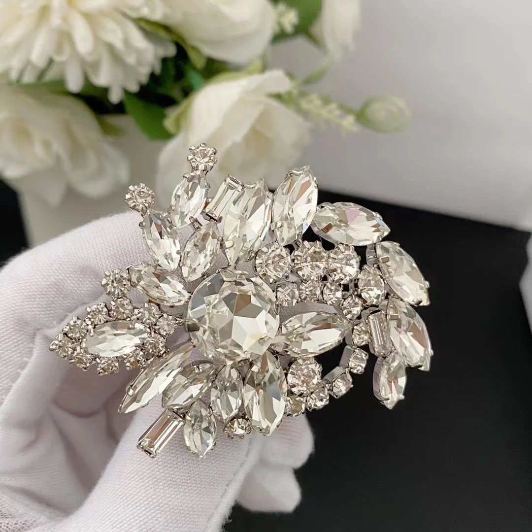 

European and American fashion crystal flower brooch