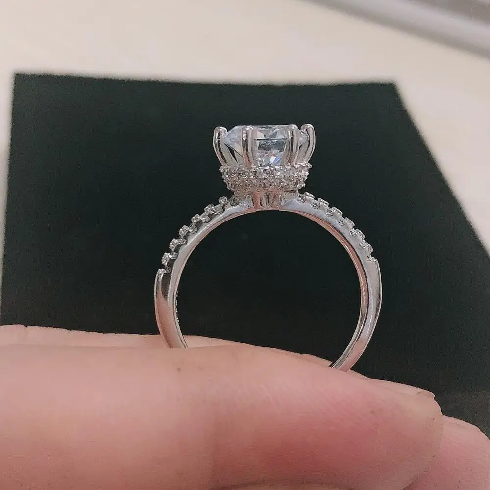 

Кольцо женское из серебра 925 пробы, с круглым бриллиантом 2 карата
