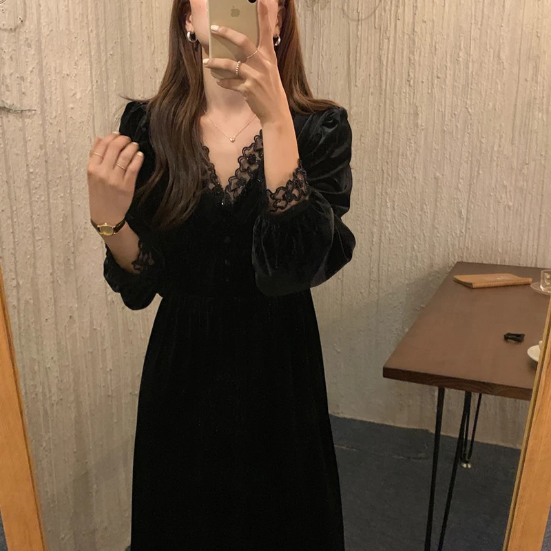 

2021 New Chic Velvet Sweet Long Dress Women Korean Lace Patchwork Retro Elegant V-neck Party Female Vestidos