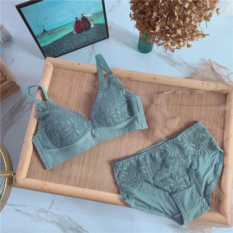 

Ultra-thin girl wire free lingerie and briefs set sexy triangle cup soft underwear suit three-breasted skin-friendly bra set