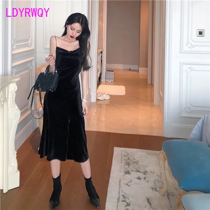 

[LDYRWQY] New black retro bottoming dress for women in autumn and winter V-Neck Knee-Length Office Lady Polyester