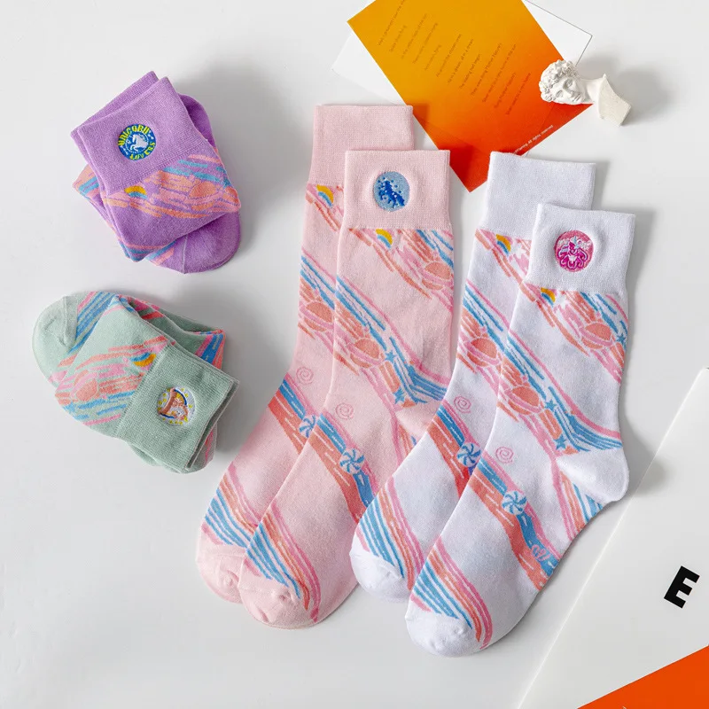 

Мультяшные женские носки радужные хлопковые носки для женщин красочные стильные женские высокие стандартные милые женские модные весенне-...