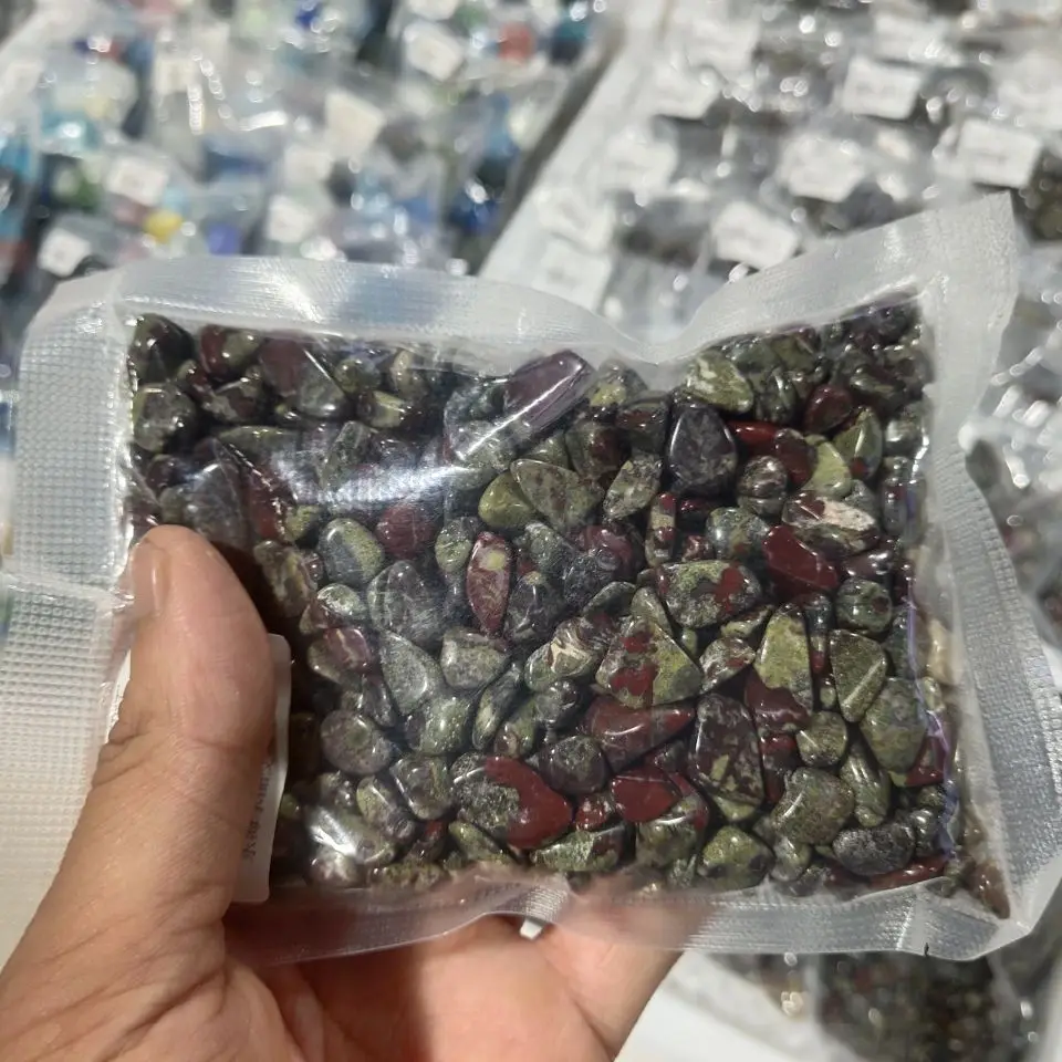 Натуральный дракон камень в виде крови гравий качественный форме Кристальный