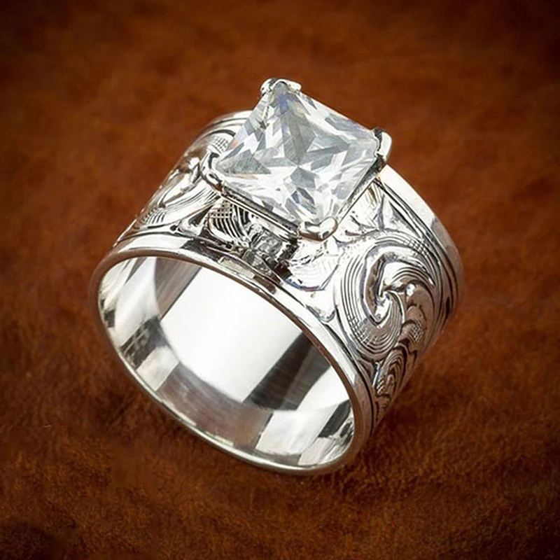 

Punk Pattern Zircon Stone Ring Female Ethnic Ancient Metal Retro Carved Flower Finger Rings for Women Big Jewelry O3M502