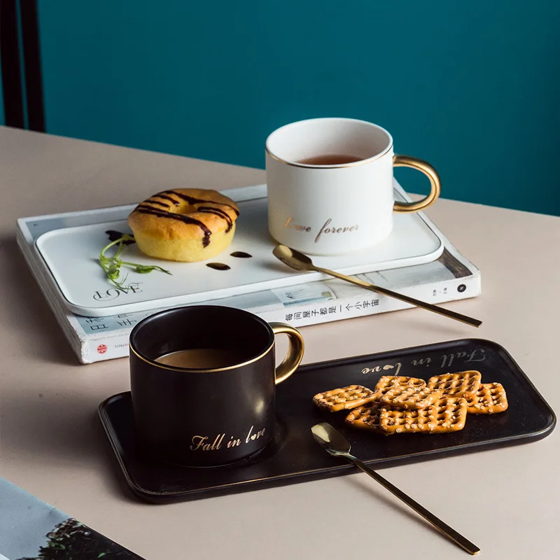 

Набор креативных матовых керамических кофейных чашек с блюдцами и ложкой, легкие Роскошные кружки для кофе и молока, чайная чашка, хлеб, дес...