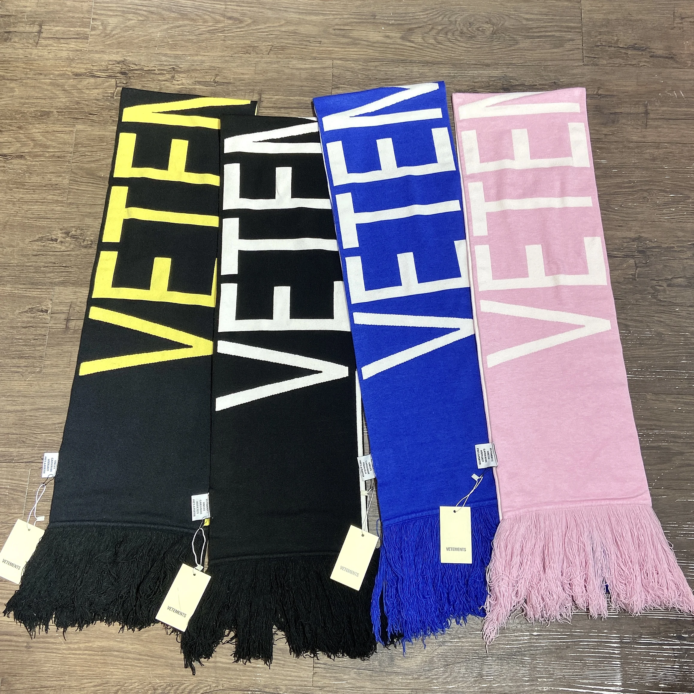 

Vetements Scarf Men Women Vetements CONTRAST COLOR Letter logo Scarf Men Women 1:1 High Quality Scarf