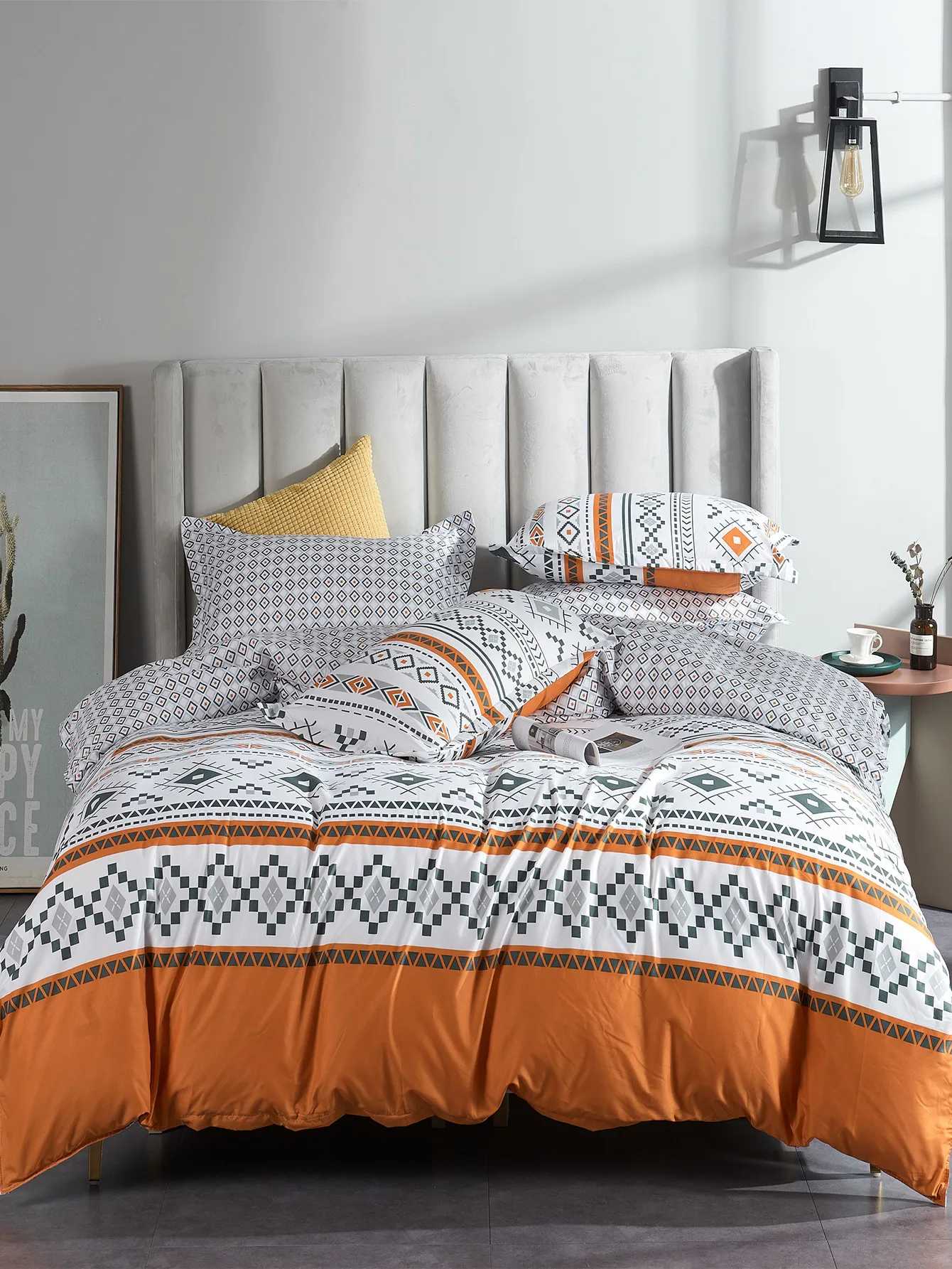 С яркими рисунками из мультфильма про динозавров планета дети мальчик роскошное