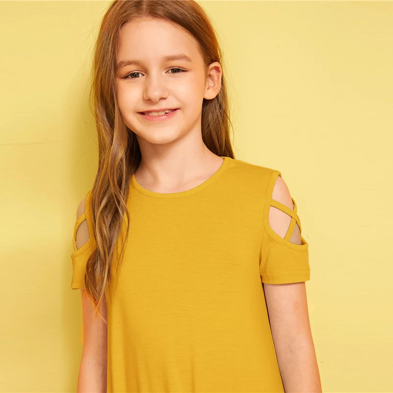 SHEIN/однотонное Повседневное платье с открытыми плечами и перекрещивающимися крест-накрест для детей; коллекция года; летние эластичные детские футболки с короткими рукавами