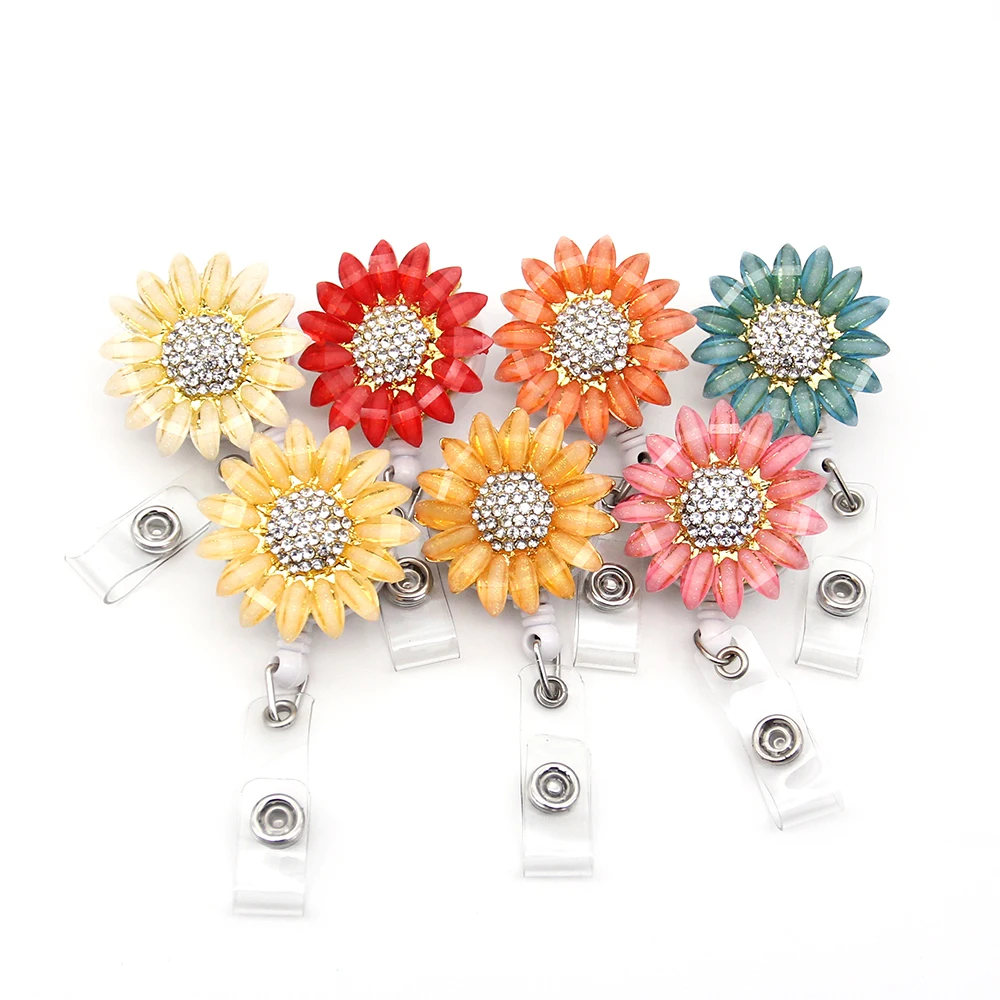 

50 шт., оптовая продажа, Модные Акриловые стразы с цветами и подсолнухами, выдвижной держатель для удостоверения личности, катушка для подарк...