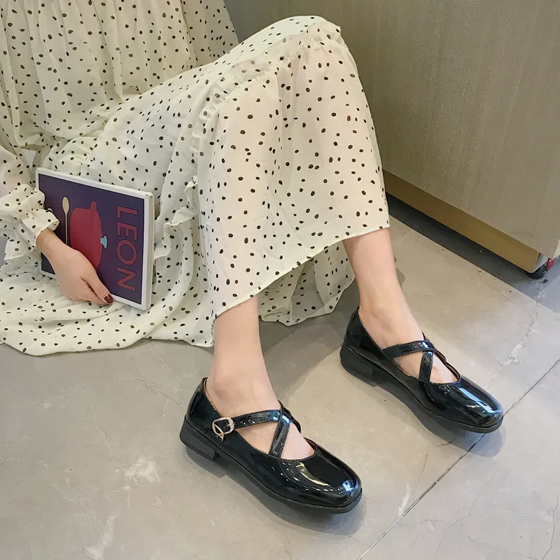 

Women Leather Shoes cross-tied wild Small Leather Shoes New 2020 Fashion Women Single Shoes With Ladies Work Shoes U15-72