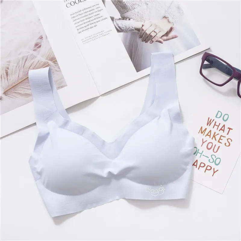 Женский бюстгальтер без косточек бесшовный с чашками пуш ап и вкладышами для