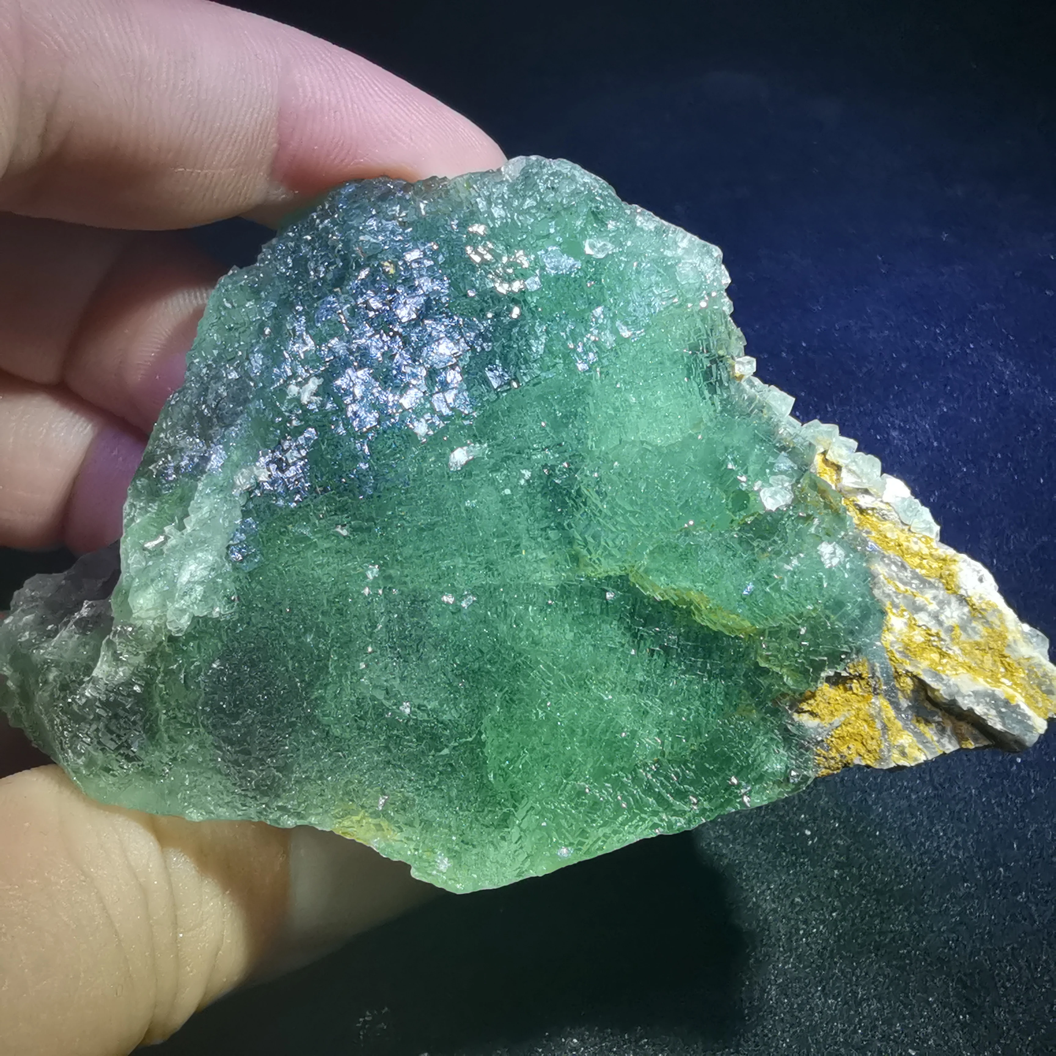 

125.2g100% rare natural green fluorite shining polyhedron ladder shaped quartz energy stone decorative mineral specimens