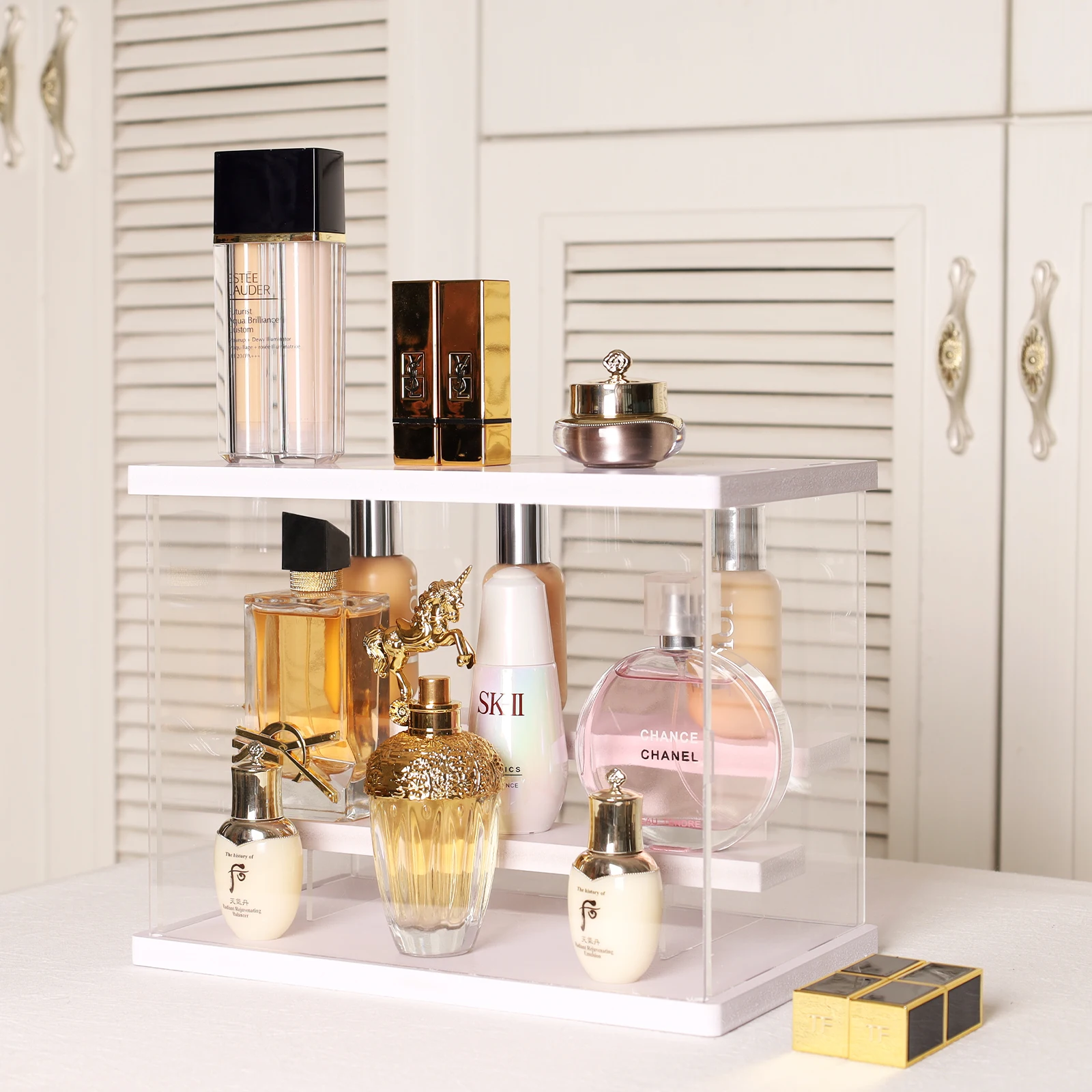 

Косметика включает Настольный парфюм, пылезащитную помаду, Кисть для макияжа, туалетный столик, туалетный столик, средство по уходу за коже...