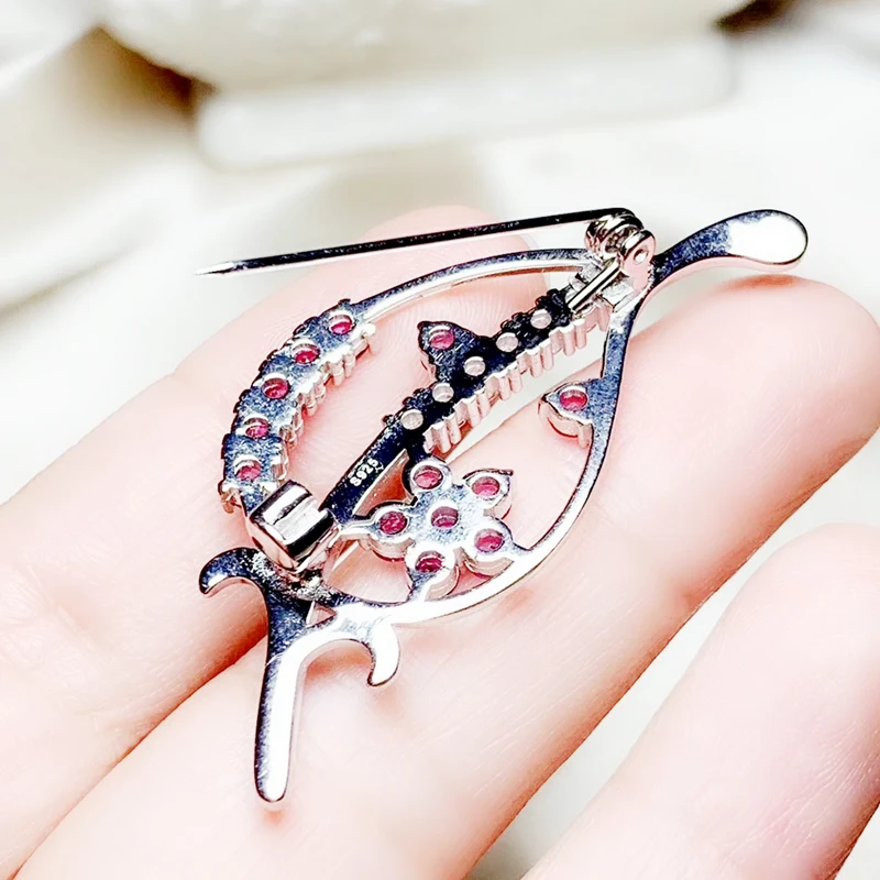 Брошь из серебра 925 пробы с натуральным сапфиром карат * 13 шт.