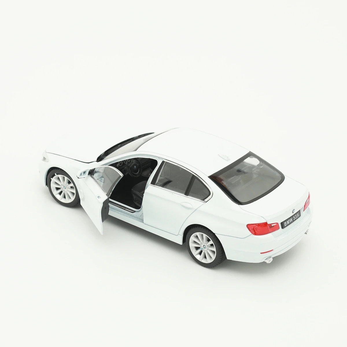 

WELLY 1:24 BMW 535i Alloy Luxury Vehicle Diecast Pull Back Cars Model Toy Collection Xmas Gift
