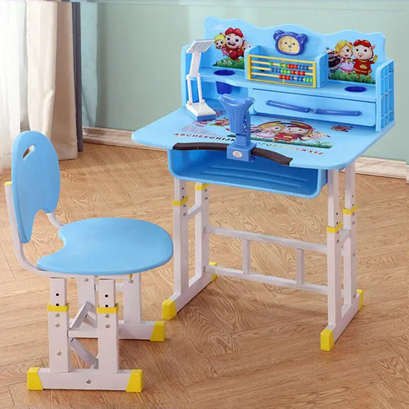 Детский обучающий стол можно комбинировать с подъемником для мальчиков и