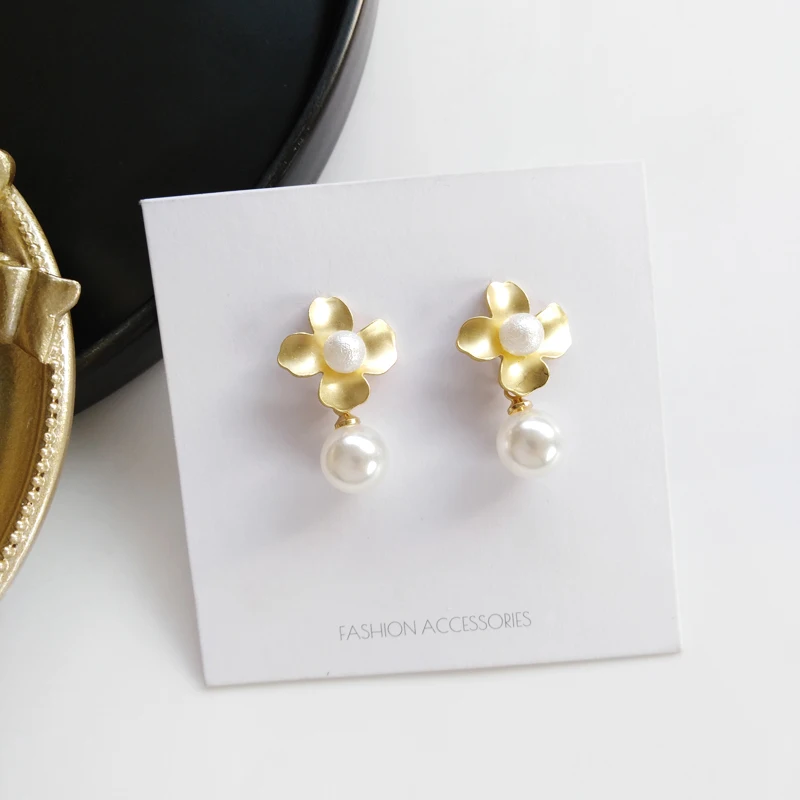 

S925 needle Fashion Jewelry Metal Flower Earrings Pretty Design Sweet Simulated Pearls Earrings For Girls Gifts Drop shipping