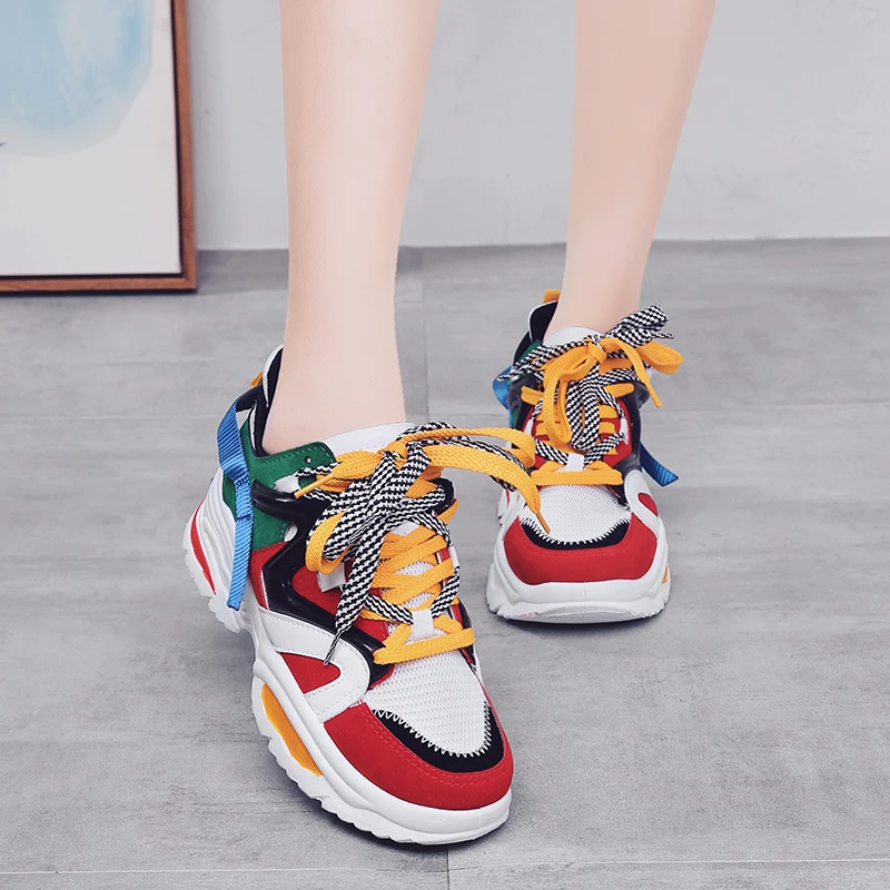 Трендовые кроссовки Женская Вулканизированная обувь разноцветная дышащая на