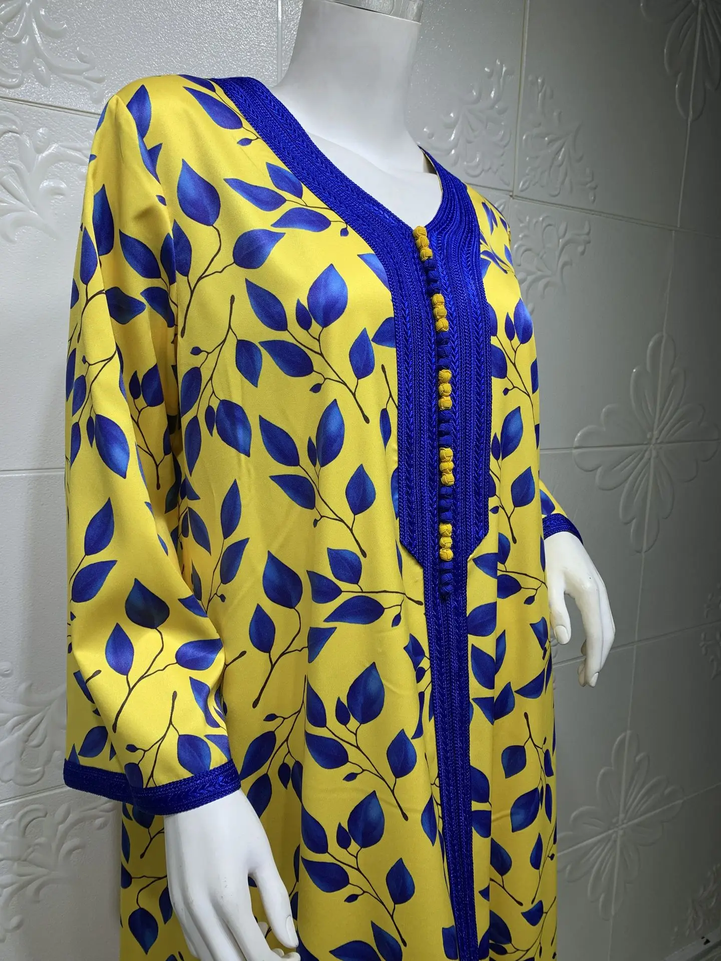 

Real Pictures Arabic Middle East Printing Long Dresses Long Sleeves Blue Ribbon V Neck Elegant Women Muslim Dress Jalabiya