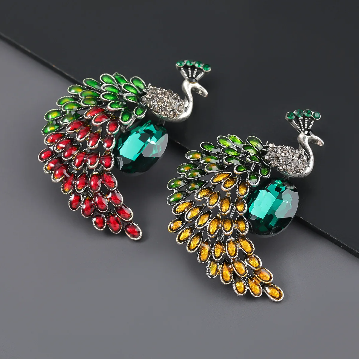 

Fashion Metal Dripping Oil Rhinestone Peacock Brooch Girl Cute Animal Brooch Popular Corsage Campus Accessories